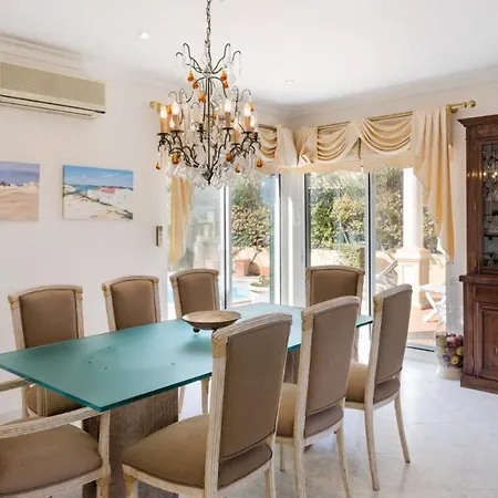 فيلة Sleeps 4 With Pool Air Con And Wifi *