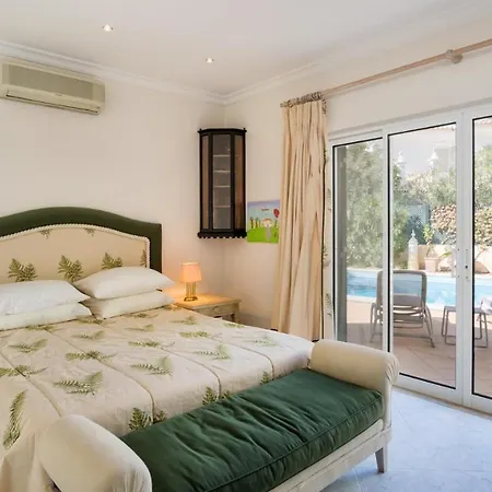 Sleeps 4 With Pool Air Con And Wifi *