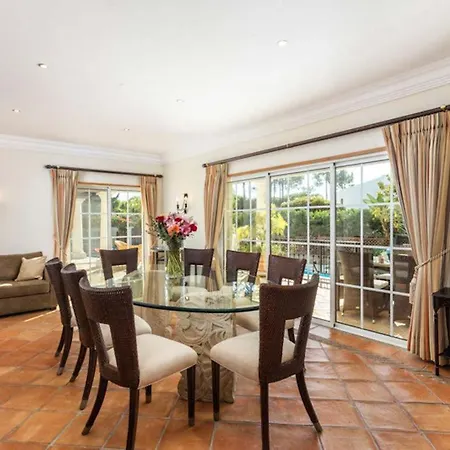 Sleeps 4 With Pool Air Con And Wifi Villa Vale do Lobo